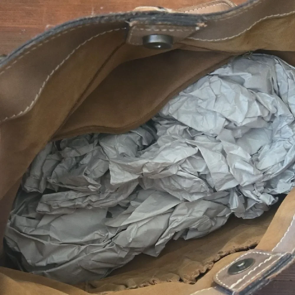 NEW Patricia Nash Tan Leather Tote with Vintage Studded Design - Picture 4 of 5